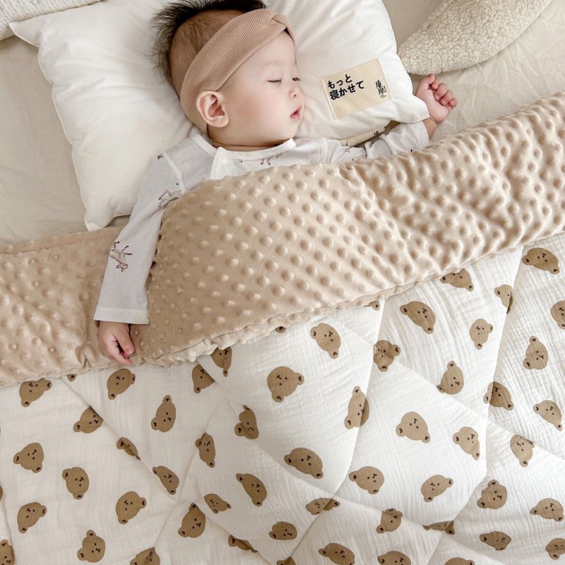 Baby Sensory Dot Cotton Quilt  - đánh giá và giá Baby Nursery Quilts
