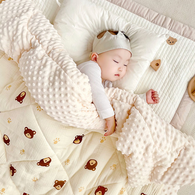Baby Sensory Dot Cotton Quilt  - đánh giá và giá Baby Nursery Quilts