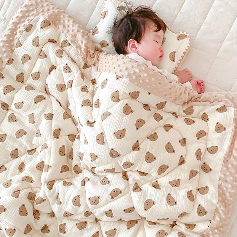 Baby Sensory Dot Cotton Quilt  - đánh giá và giá Baby Nursery Quilts